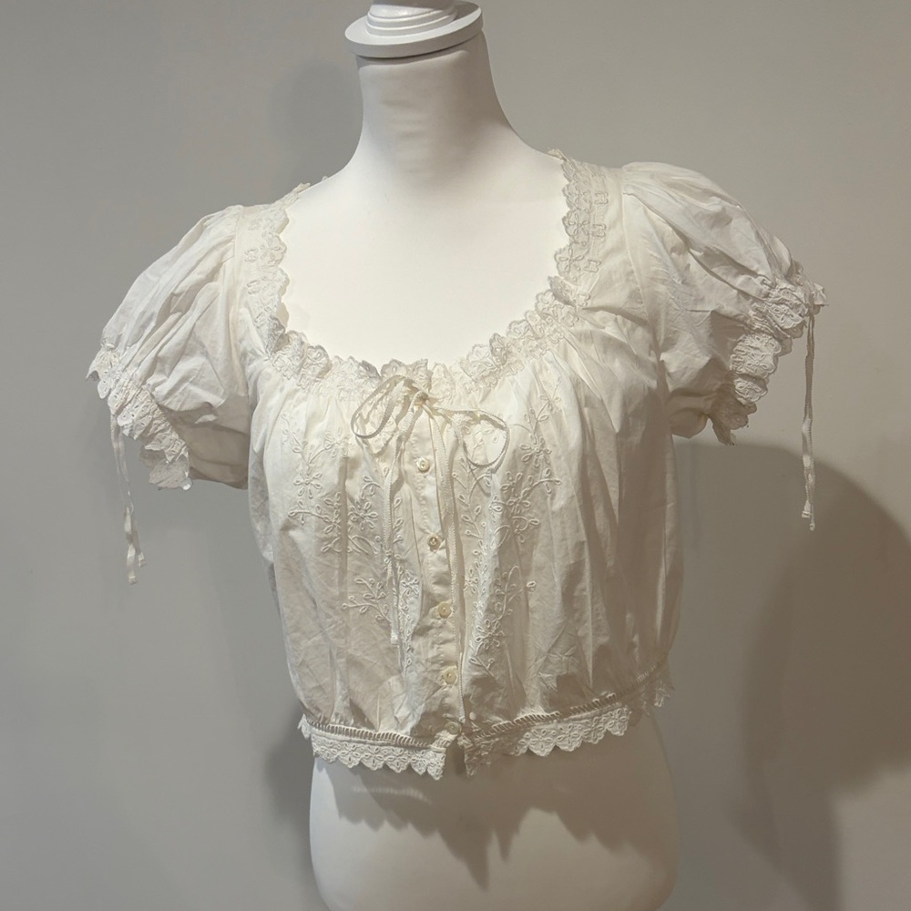 Doen Cream Eyelet Lace Cropped Peasant Blouse